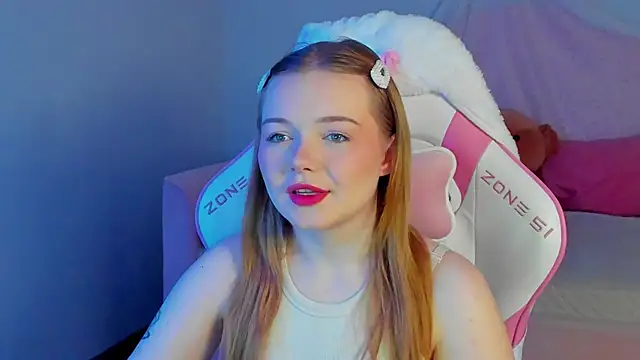 Snapshot of ElinaVale chatting on May 3, 5:19 pm ElinaVale online show from May 3, 5:19 pm