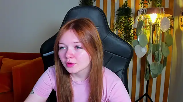 Snapshot of ElinaVale chatting on June 9, 6:41 pm ElinaVale online show from June 9, 6:41 pm