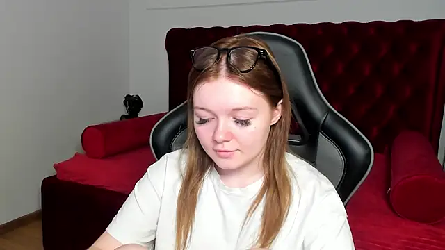 Snapshot of ElinaVale chatting on June 12, 5:12 pm ElinaVale online show from June 12, 5:12 pm