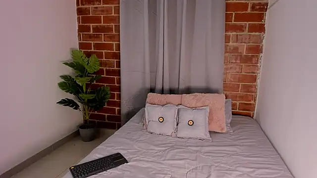 ashley hills  online show from May 31, 1:36 am
