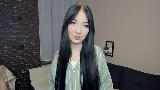 KarieDeever online show from March 7, 2:25 pm