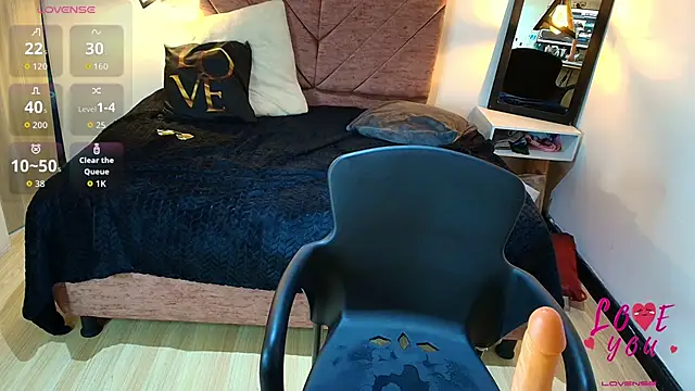 Amanda Fox   online show from April 2, 8:01 am