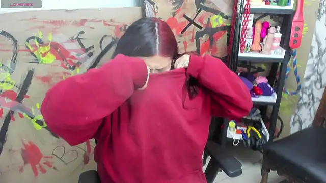 milaanddalia   online show from April 24, 12:18 pm