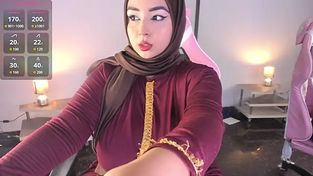 Snapshot of ThanaSaadii chatting on May 8, 5:13 am ThanaSaadii online show from May 8, 5:13 am