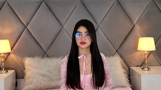 Snapshot of OliviaDiaz chatting on June 6, 9:52 pm OliviaDiaz online show from June 6, 9:52 pm