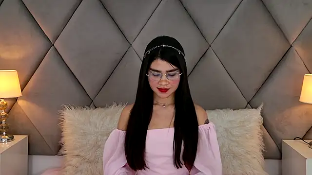 Snapshot of OliviaDiaz chatting on June 8, 1:28 am OliviaDiaz online show from June 8, 1:28 am