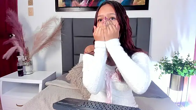 Snapshot of FreyaCameron chatting on May 22, 12:44 pm FreyaCameron online show from May 22, 12:44 pm
