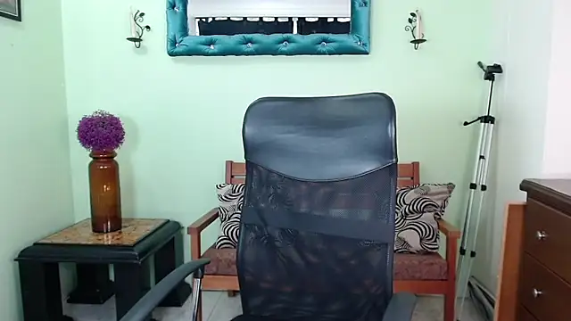 ChalonVera online show from April 11, 8:24 pm