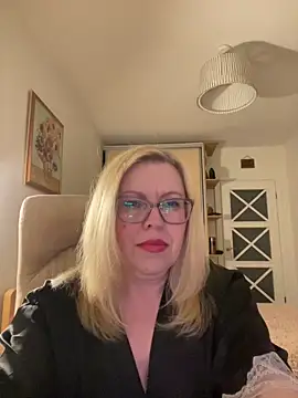 JanieLight53 online show from May 17, 11:23 pm