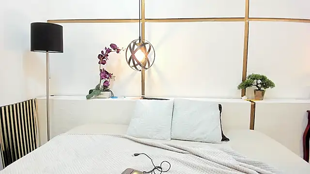 BrendaCantorel online show from March 29, 2:39 pm