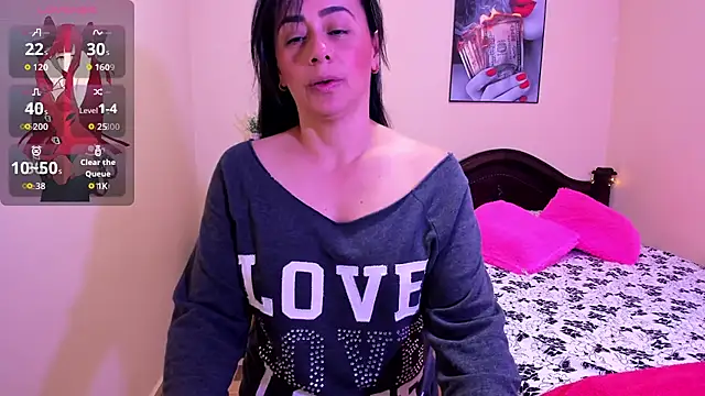 Snapshot of sara_florez12 chatting on June 4, 1:06 pm sara florez12 online show from June 4, 1:06 pm