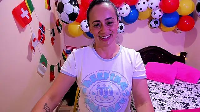Snapshot of sara_florez12 chatting on June 11, 11:36 pm sara florez12 online show from June 11, 11:36 pm