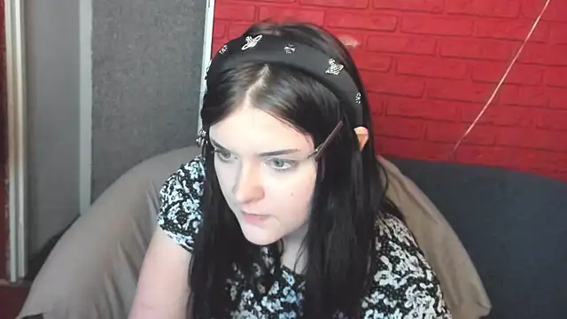 EsterTwilight online show from April 11, 3:49 pm