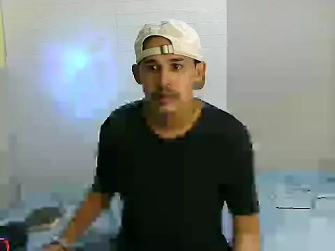 Snapshot of luriel21 chatting on March 27, 5:24 am luriel21 online show from March 27, 5:24 am