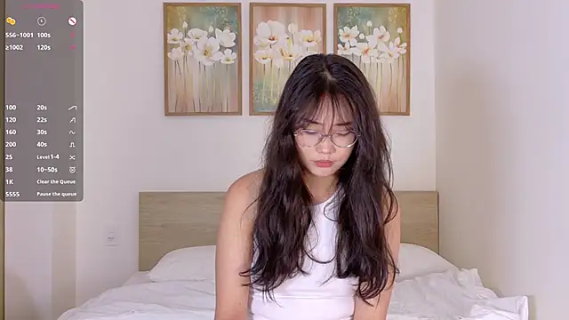 pinkyblooom online show from March 25, 9:15 am