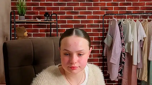 CarollScottt online show from April 3, 2:37 pm