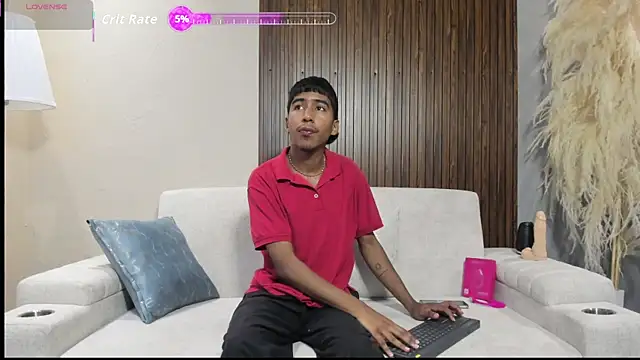 Snapshot of Ender_h0tt chatting on June 4, 2:01 pm Ender h0tt online show from June 4, 2:01 pm