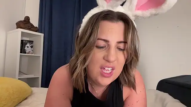 annabellewarick online show from April 3, 6:50 pm