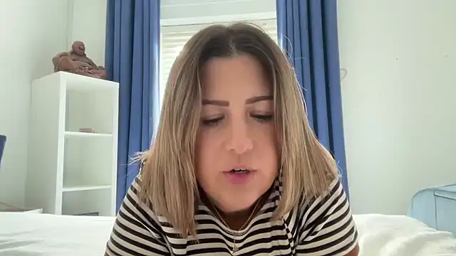 annabellewarick online show from April 11, 2:21 pm