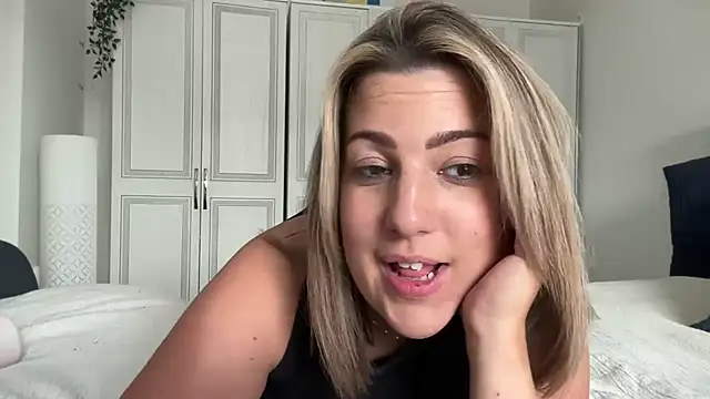 Snapshot of annabellewarick chatting on June 29, 4:18 pm annabellewarick online show from June 29, 4:18 pm