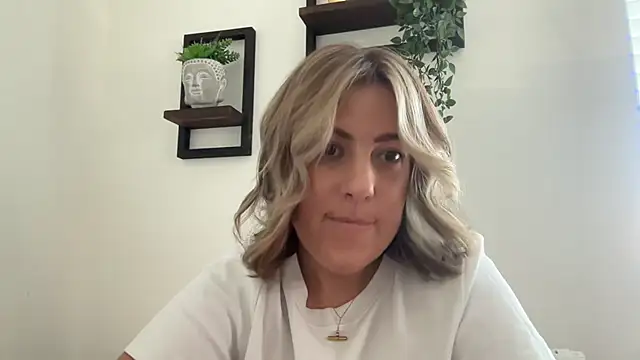 Snapshot of annabellewarick chatting on July 14, 1:28 pm annabellewarick online show from July 14, 1:28 pm
