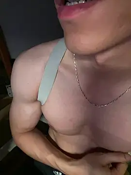 Snapshot of niceguys666 chatting on April 8, 5:35 pm niceguys666 online show from April 8, 5:35 pm