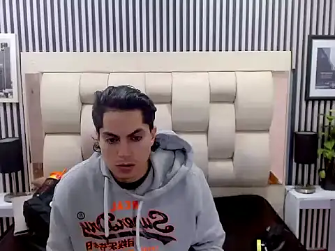 Alex Wolft online show from April 3, 1:36 am