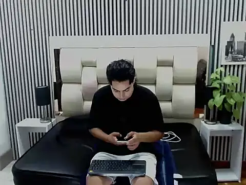 Snapshot of Alex_Wolft chatting on May 4, 12:01 pm Alex Wolft online show from May 4, 12:01 pm