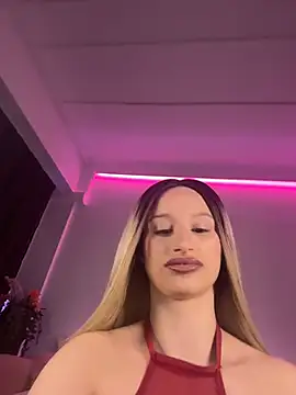 ScarletFlameee online show from April 3, 7:34 pm