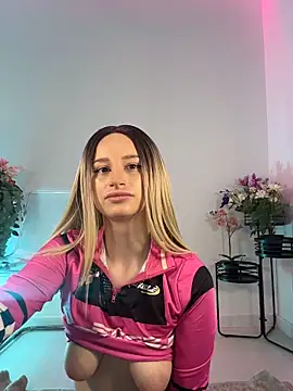 ScarletFlameee online show from May 15, 5:36 am
