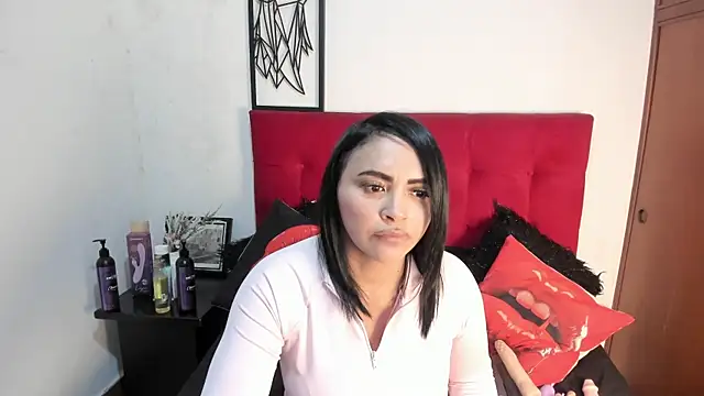 Snapshot of EstrellaSmmith chatting on July 22, 8:44 pm EstrellaSmmith online show from July 22, 8:44 pm
