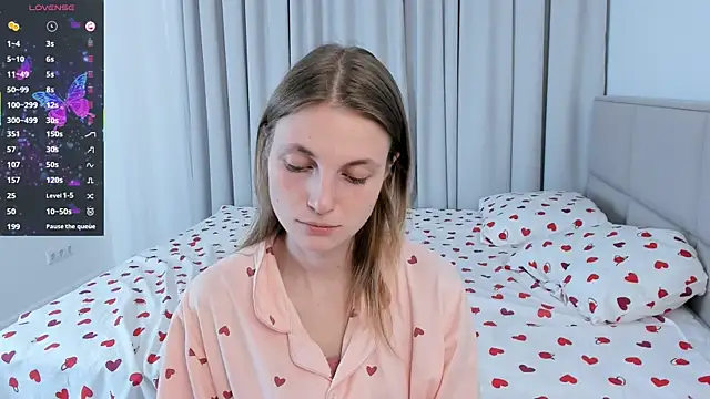 ErinnPieloch online show from April 7, 7:36 pm