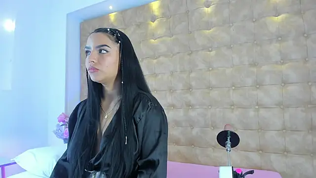 Snapshot of ariana_morelly chatting on April 16, 12:17 pm ariana morelly online show from April 16, 12:17 pm