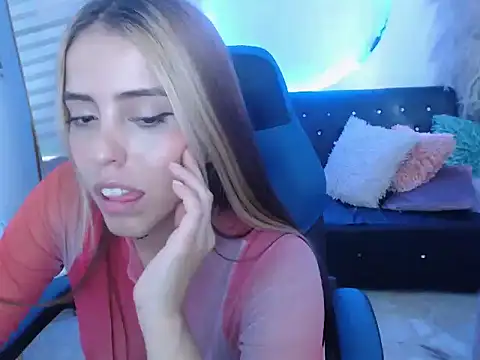 ariah cute online show from March 31, 7:03 pm