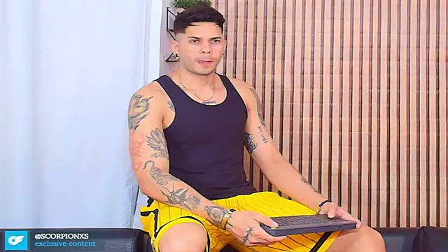 Snapshot of johan_speitzer chatting on April 11, 12:15 am johan speitzer online show from April 11, 12:15 am