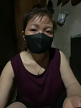 Snapshot of Bling-pusy chatting on June 2, 1:35 pm Bling-pusy online show from June 2, 1:35 pm