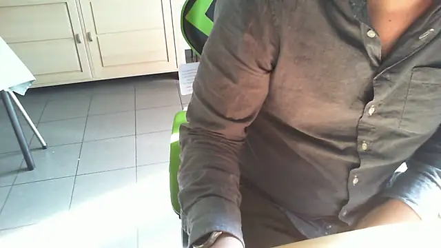 Belgiumboy92 online show from March 12, 12:22 pm