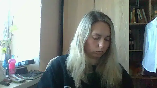 Mollie365 online show from April 6, 8:15 am