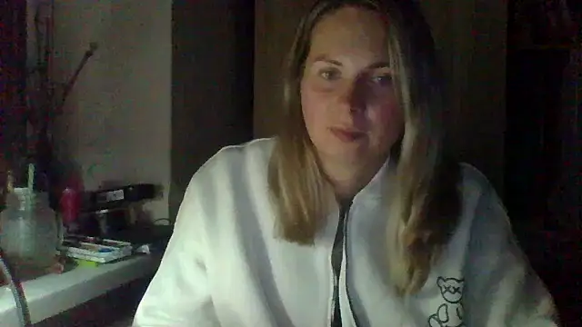 Mollie365 online show from April 18, 7:58 pm