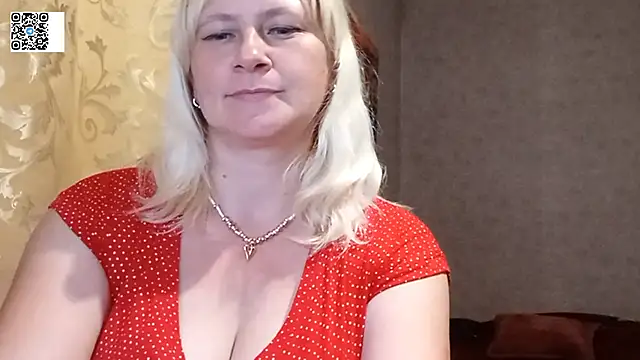 Snapshot of DiamondLady555 chatting on June 21, 7:05 pm DiamondLady555 online show from June 21, 7:05 pm