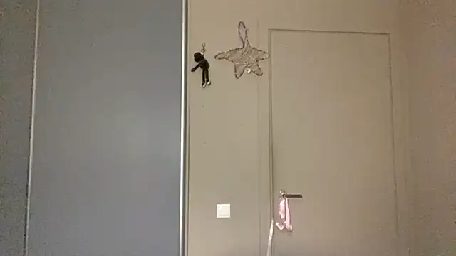 JonnaSzerszen online show from April 19, 5:23 pm