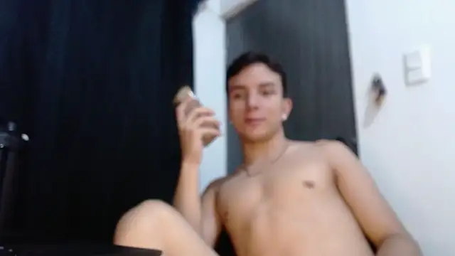 Snapshot of Brian_XXX chatting on April 9, 11:43 pm Brian XXX online show from April 9, 11:43 pm