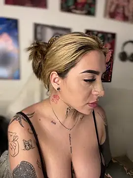 CarolQueen1  online show from April 2, 1:09 pm