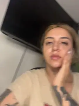 Snapshot of CarolQueen1_ chatting on June 6, 12:54 pm CarolQueen1 online show from June 6, 12:54 pm