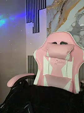 NATHASHA EC online show from April 15, 1:18 pm