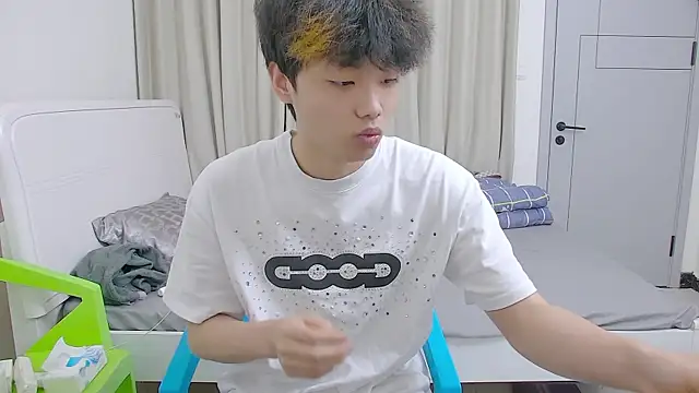 icecream-002 online show from April 6, 10:49 am