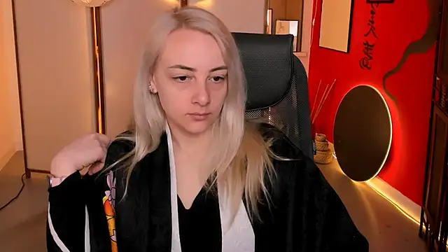 CarolMoor online show from April 23, 9:08 am