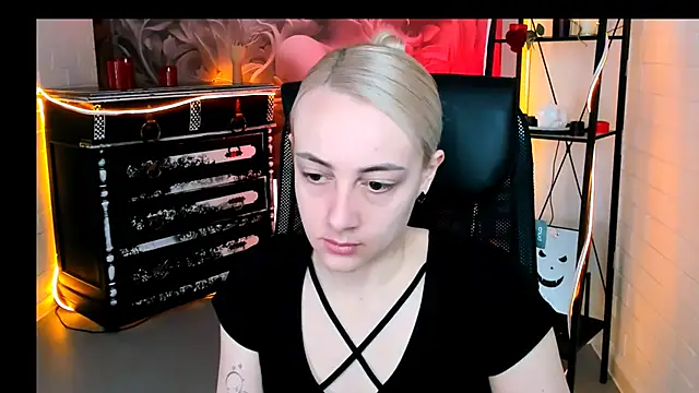 CarolMoor online show from April 29, 9:02 am