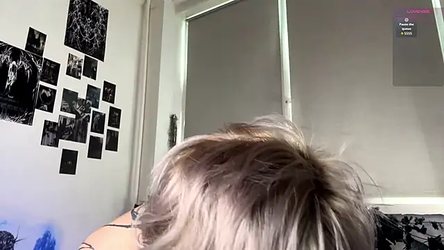 Snapshot of KizzieSherbert chatting on June 6, 11:04 am KizzieSherbert online show from June 6, 11:04 am