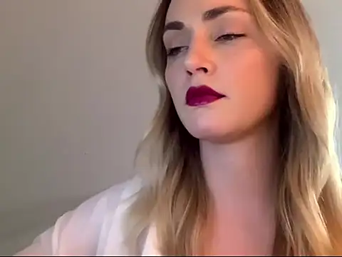 ScarlettSensitive online show from April 2, 3:31 pm